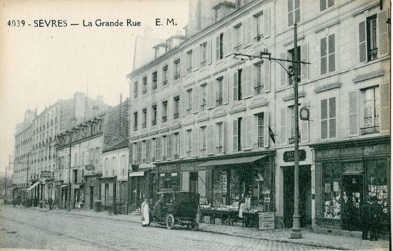 Carte postale ancienne Em 4039 - Sevres - La Grande Rue à Sèvres