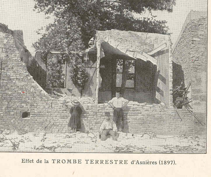 Carte postale ancienne Fmib 36855 Effet de la Trombe Terrestre d'Asnieres *1897)