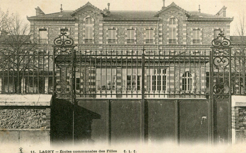 Carte postale ancienne L2263 - Lagny-sur-Marne - Ecole de filles