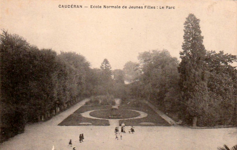 Carte postale ancienne Caudéran - Ecole normale - parc 2 à Bordeaux