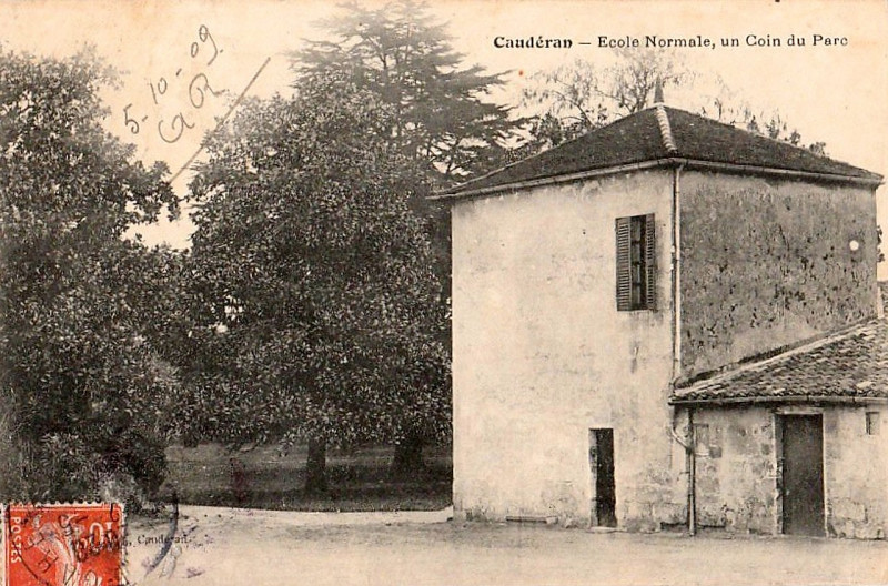Carte postale ancienne Caudéran - Ecole normale - parc 3 à Bordeaux