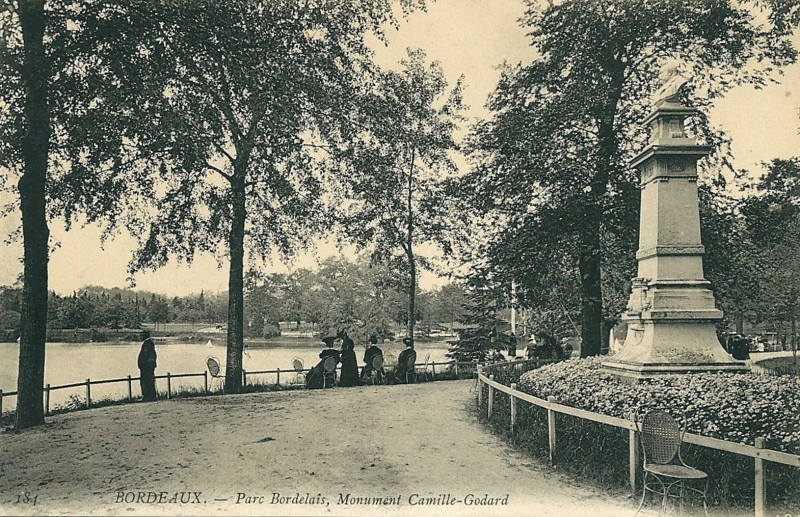 Carte postale ancienne Parc Bordelais - Monument Camille Godard 4a à Bordeaux