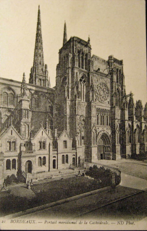 Carte postale ancienne Bordeaux la tour Pey-Berland 10 à Bordeaux