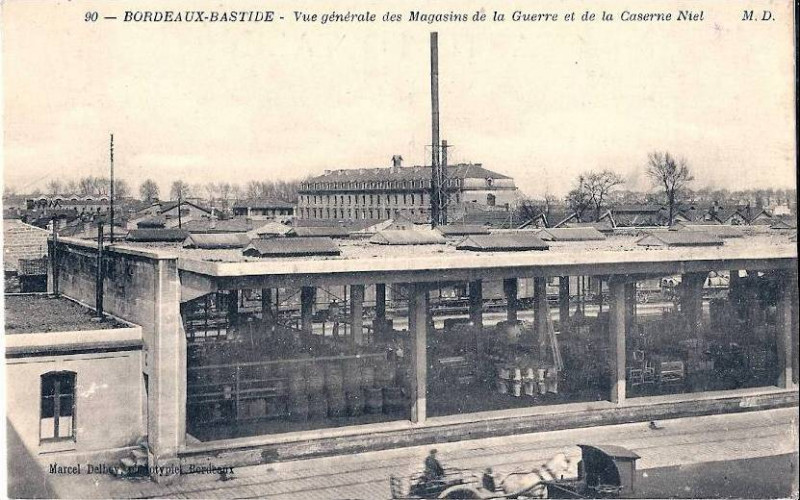 Carte postale ancienne Bordeaux-Bastide - Caserne Niel – Magasins Généraux - vue générale (Delboy) à Bordeaux