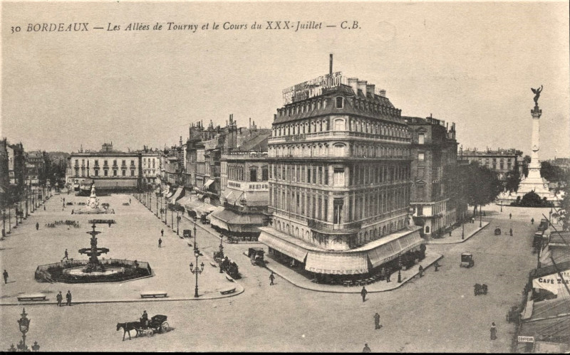Carte postale ancienne Bordeaux place de la comedie 10 à Bordeaux
