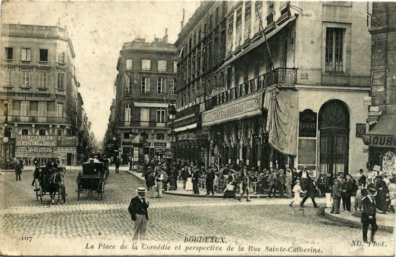 Carte postale ancienne Bordeaux place de la comedie 21 à Bordeaux