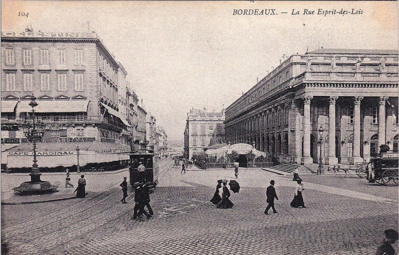 Carte postale ancienne Bordeaux place de la comedie 27 à Bordeaux