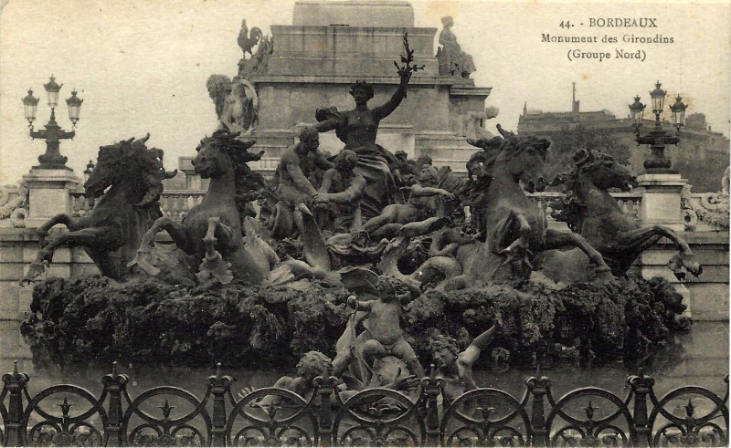Carte postale ancienne Bordeaux monuments aux girondins (détail) 2 à Bordeaux