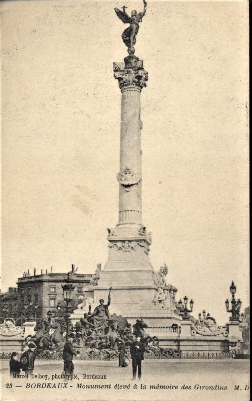 Carte postale ancienne Bordeaux monuments aux girondins 2 à Bordeaux