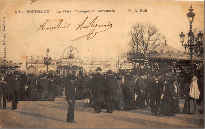 Carte postale ancienne Bordeaux Place des Quinconces jour de fête 5 à Bordeaux