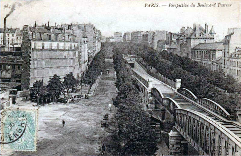 Carte postale ancienne Perspective du Boulevard Pasteur à Paris 15e