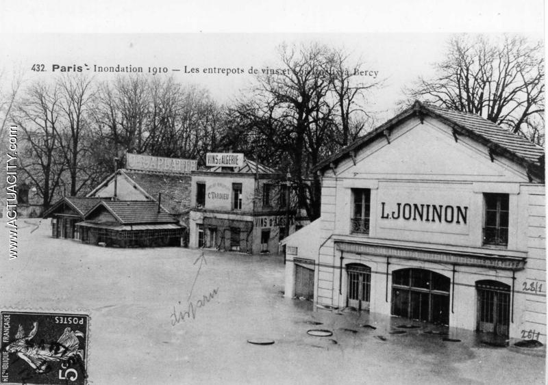 Carte postale ancienne Entrepôt de Bercy Great flood of Paris in 1910