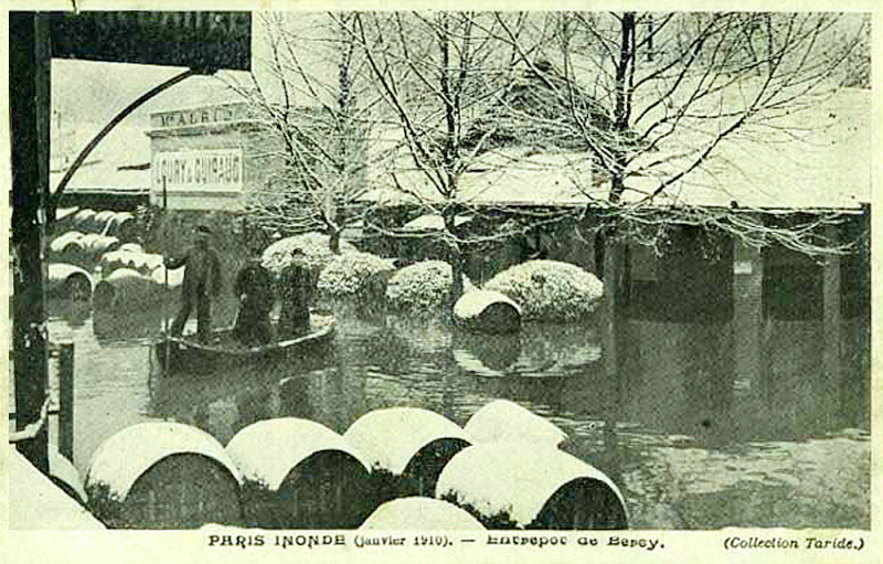 Carte postale ancienne Paris 12e - Paris Inondé - Entrepôt de Bercy à Paris 12e