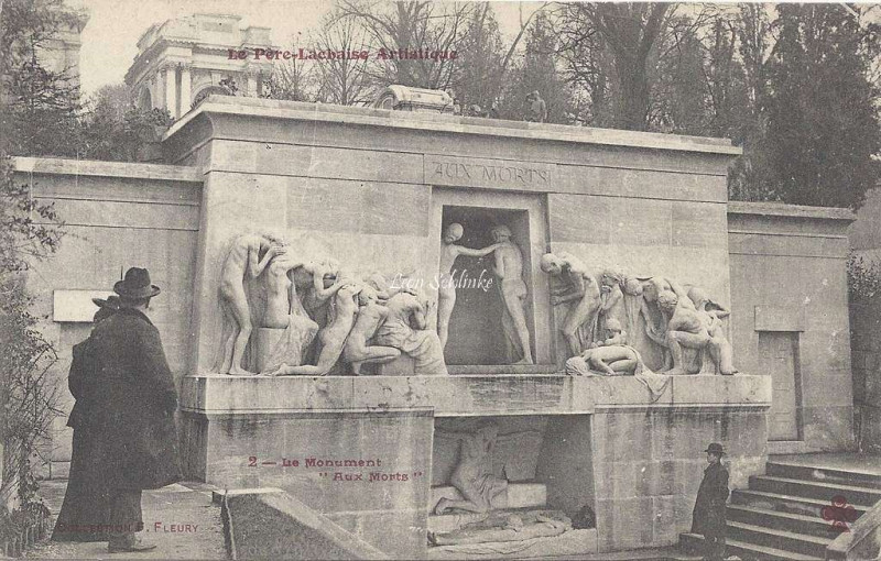 Carte postale ancienne Le Père-Lachaise - Le Monument aux Morts à Paris 20e