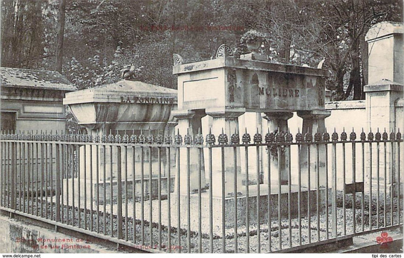 Carte postale ancienne Le Père-Lachaise - Monuments de Molière et de La Fontaine à Paris 20e