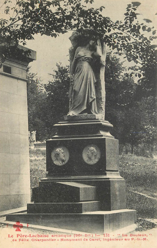 Carte postale ancienne Le Père-Lachaise - La Douleur à Paris 20e