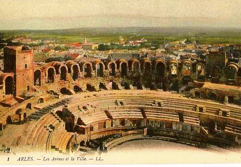 Carte postale ancienne Arles Arènes et ville