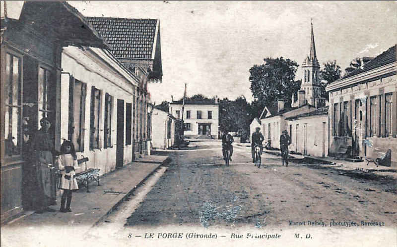 Carte postale ancienne Le Porge - rue principale 1