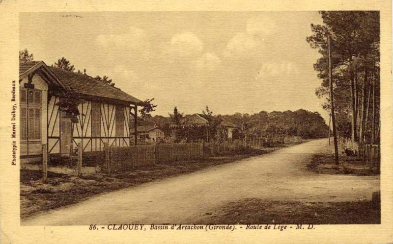 Carte postale ancienne Claouey - route de Lège