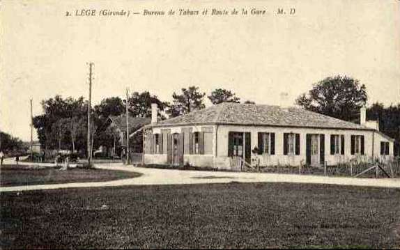 Carte postale ancienne Lège - Bureau de Tabacs