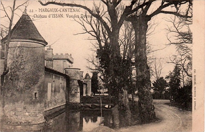 Carte postale ancienne Margaux-Cantenac - château d'Issan 2
