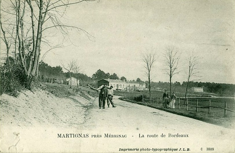 Carte postale ancienne Martignas - route de Bordeaux