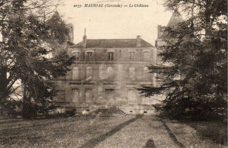 Carte postale ancienne Mauriac - château de Roques 3