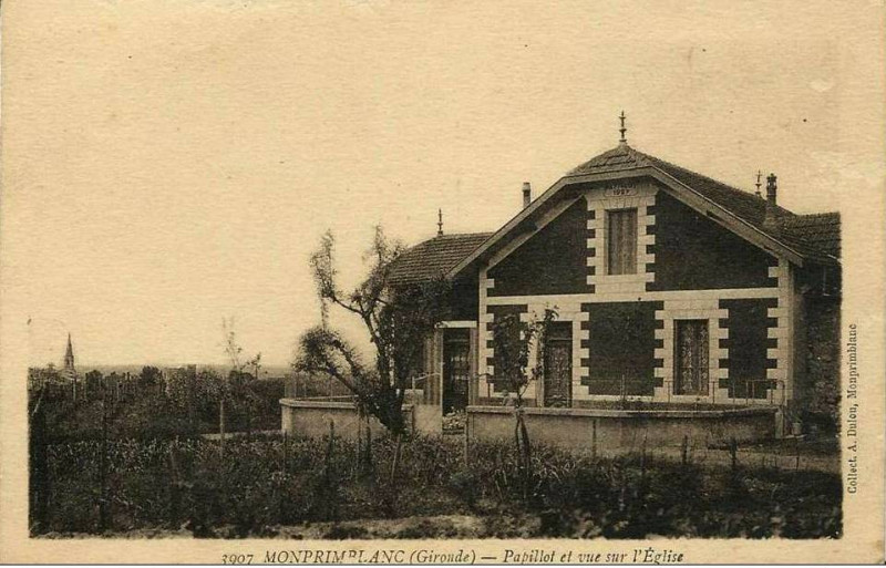Carte postale ancienne Monprimblanc - Papillot