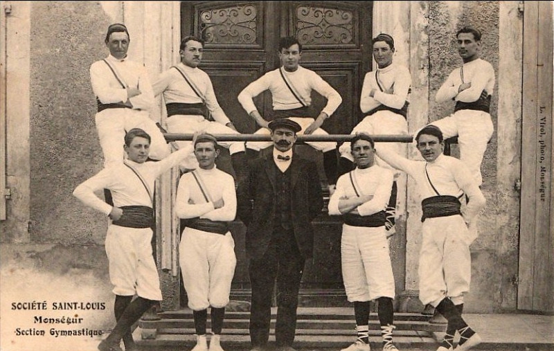 Carte postale ancienne Monségur - Gymnastes