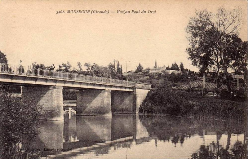 Carte postale ancienne Monségur - Le Dropte 4