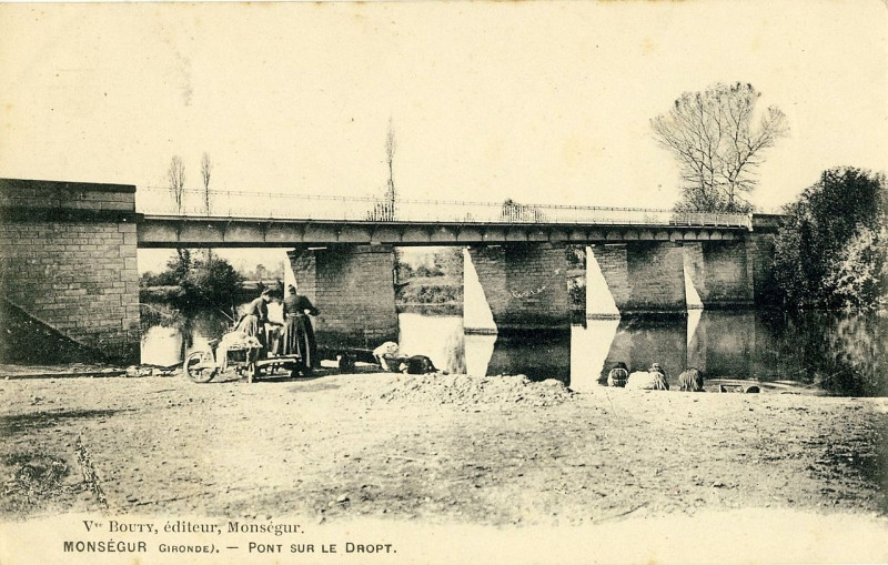 Carte postale ancienne Monségur - Le Dropte 6