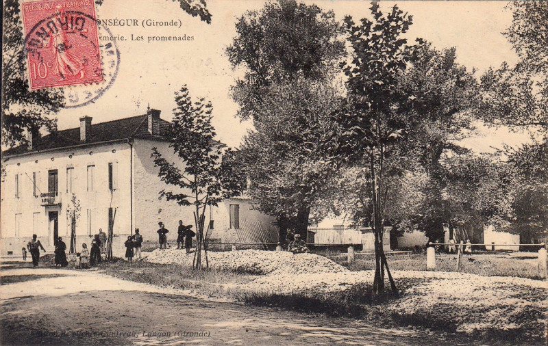Carte postale ancienne Monségur - Les promenades 2