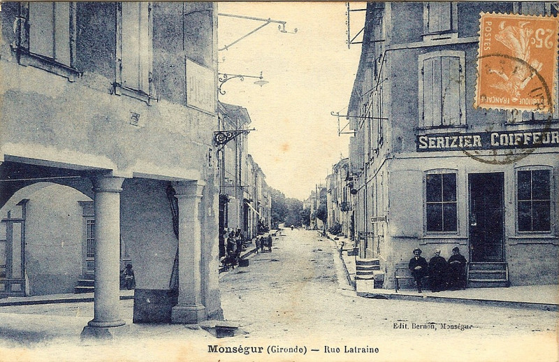 Carte postale ancienne Monségur - rue Latraine