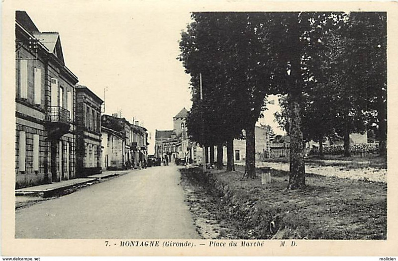 Carte postale ancienne Montagne - place du marché 1