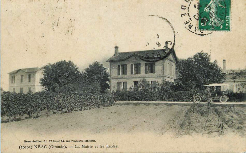 Carte postale ancienne Néac - Mairie et écoles
