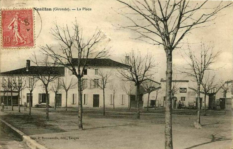 Carte postale ancienne Noaillan - La place 2