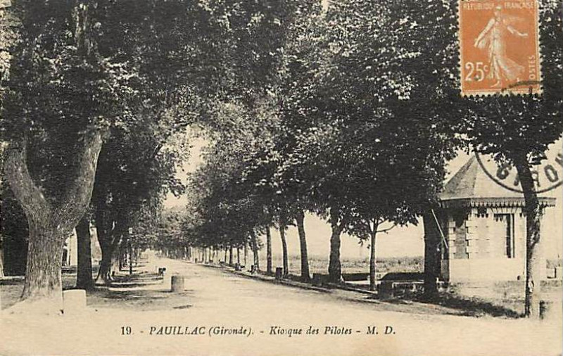 Carte postale ancienne Pauillac - Kiosque des Pilotes