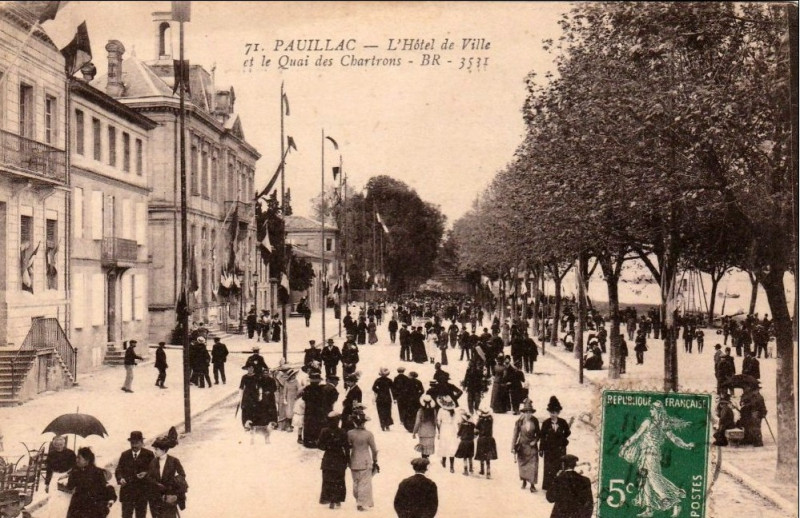 Carte postale ancienne Pauillac - quai des Chartrons 2