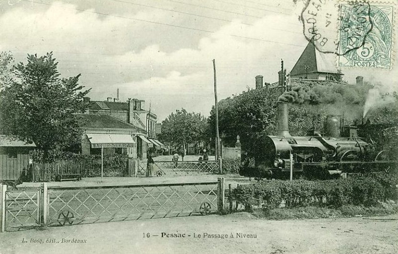 Carte postale ancienne Pessac - passage à niveau 3