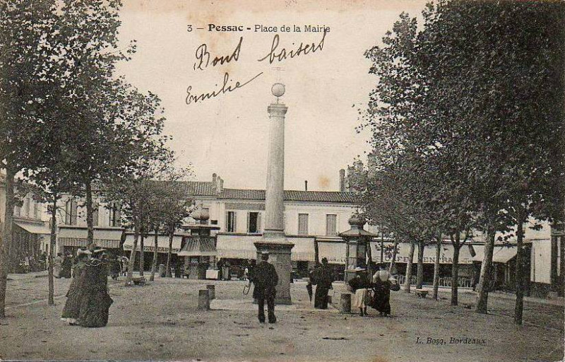 Carte postale ancienne Pessac - place de la Mairie 1