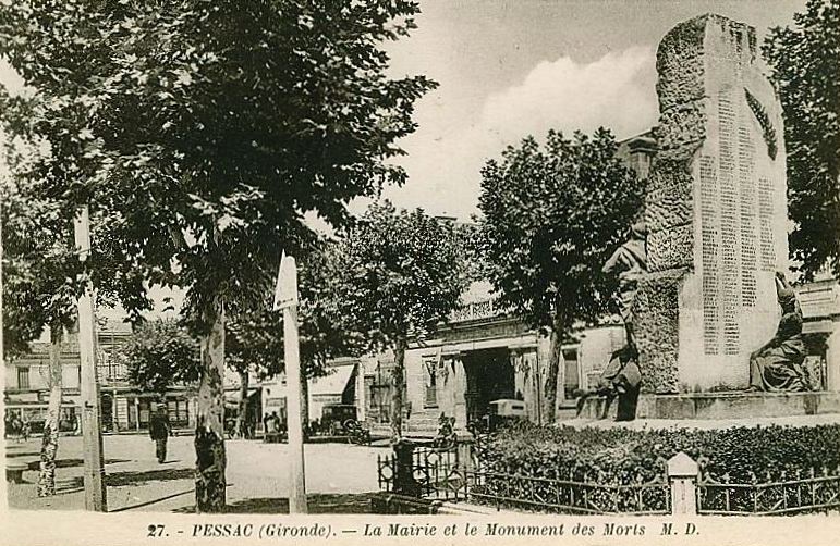 Carte postale ancienne Pessac -monument aux morts 1