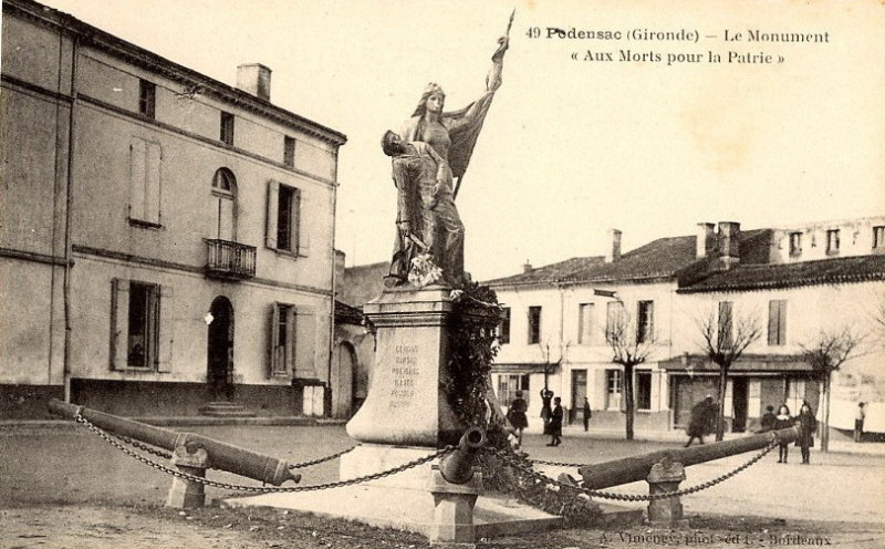 Carte postale ancienne Podensac - Monument aux morts (1870) 4