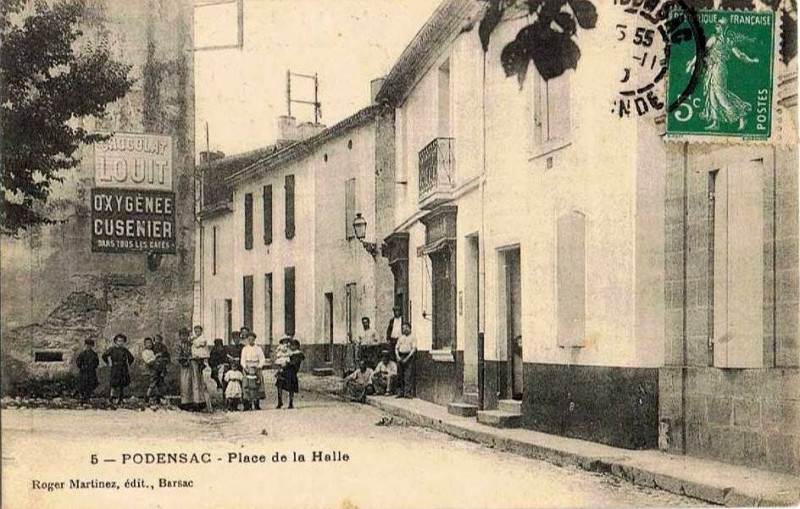 Carte postale ancienne Podensac - place de la Halle