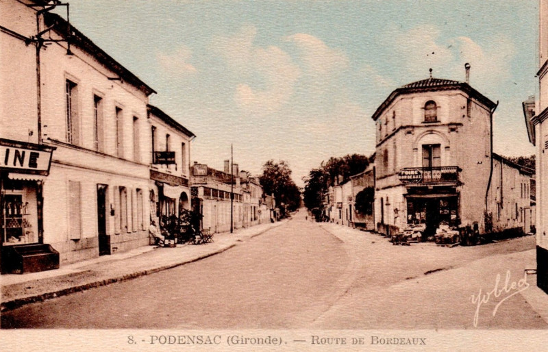 Carte postale ancienne Podensac - route de Bordeaux 2
