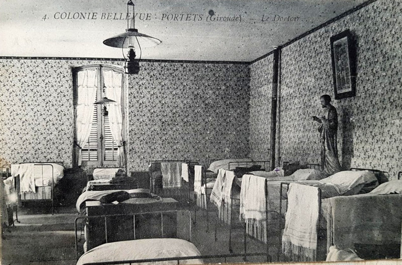 Carte postale ancienne Portets - Colonie Bellevue 2
