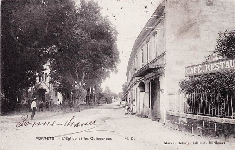 Carte postale ancienne Portets - Place des Quinconces 1