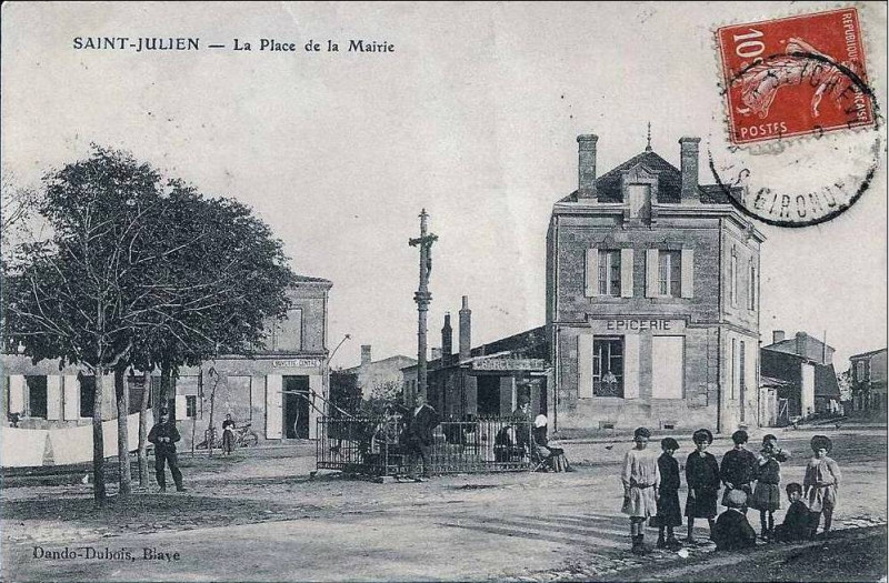 Carte postale ancienne Saint-Julien-Beychevelle - bourg 1