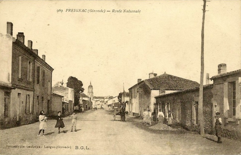 Carte postale ancienne Preignac - bourg 1