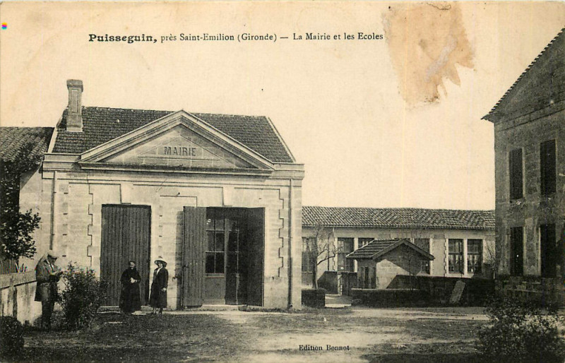 Carte postale ancienne Puisseguin - Mairie