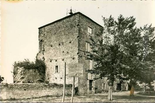 Carte postale ancienne Pujols - château 3